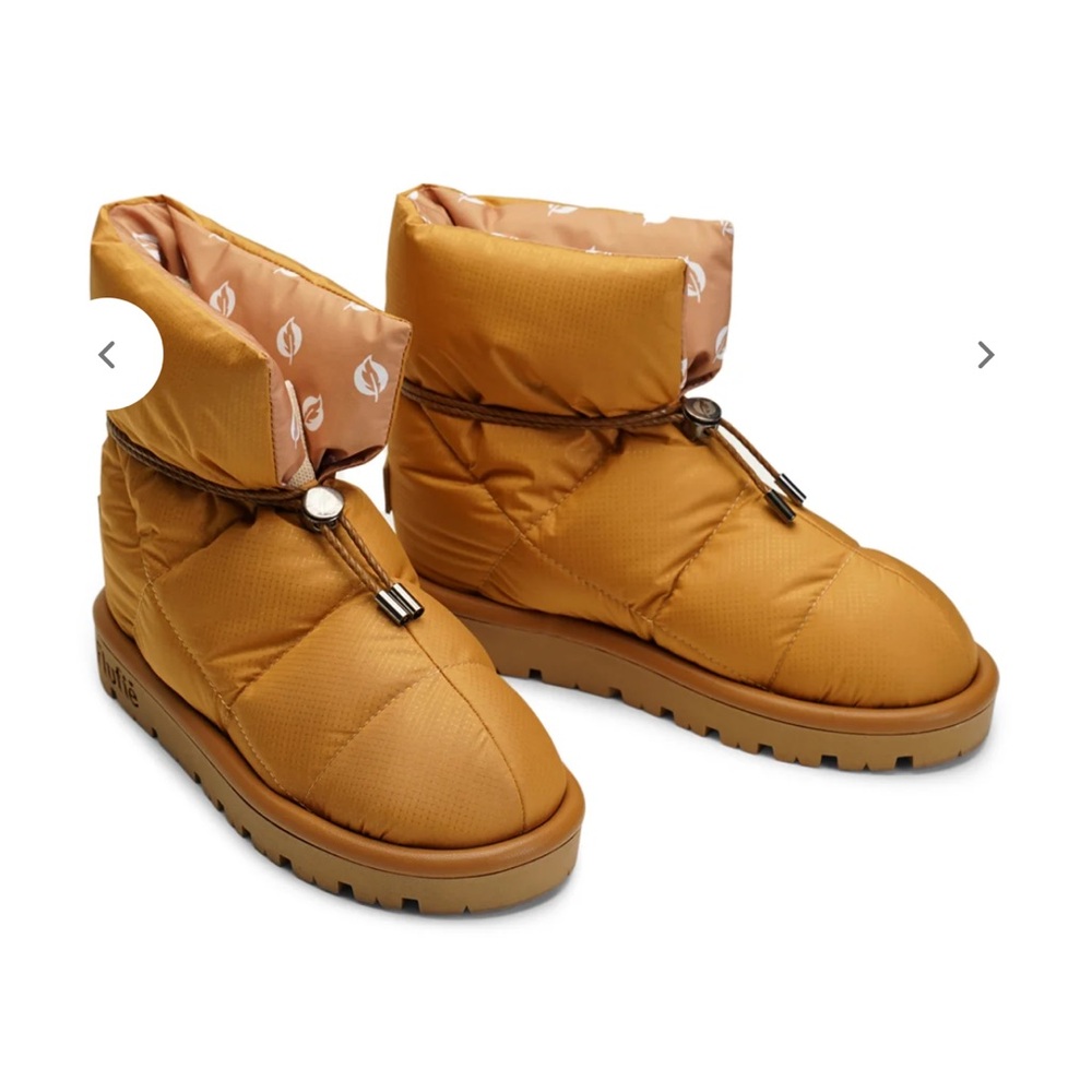 Flufié Classic Harvest Gold Pillow Boot